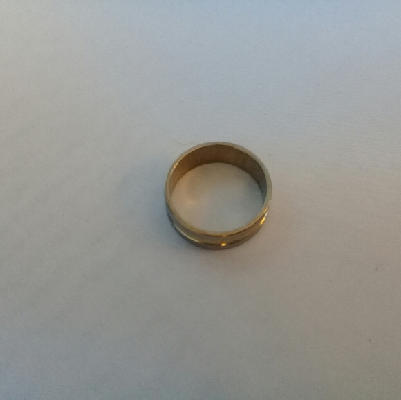 Silver with gold stripe ring in size 8 - Picture 3 of 3